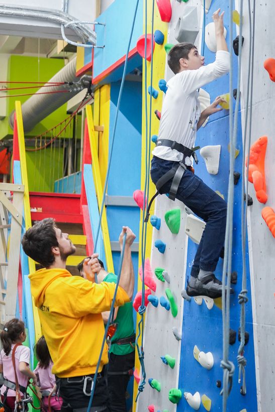De ce funcționează escalada pentru copiii cu TSA